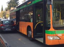 L\'incidente con l\'autobus in via Caracciolo