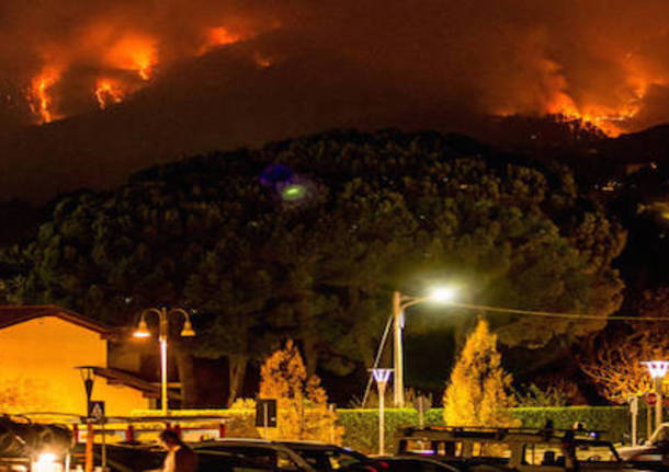 Incendio Campo dei fiori, la notte dei vigili del fuoco, 30 ottobre