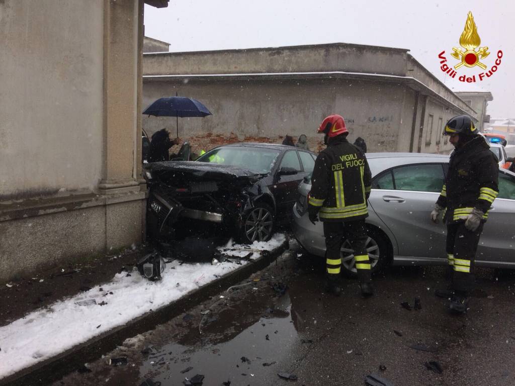 incidente busto arsizio via ferrer