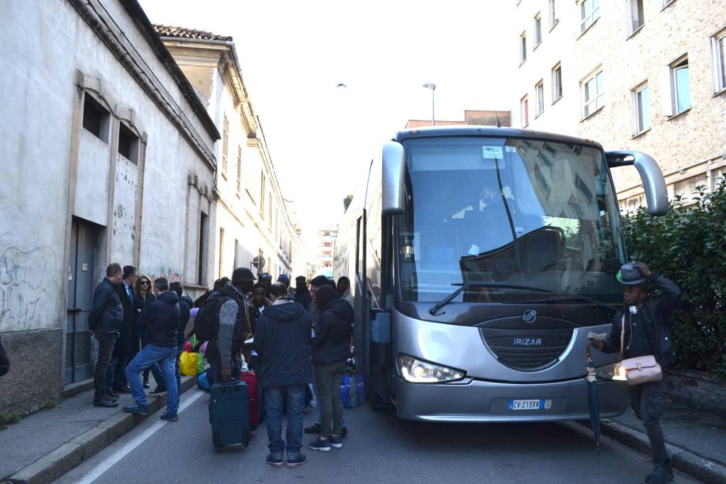 La chiusura del centro di accoglienza di via dei Mille