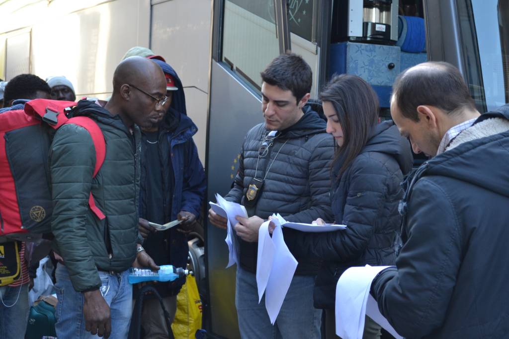 La chiusura del centro di accoglienza di via dei Mille