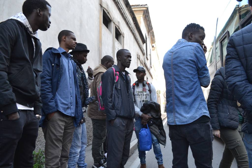 La chiusura del centro di accoglienza di via dei Mille