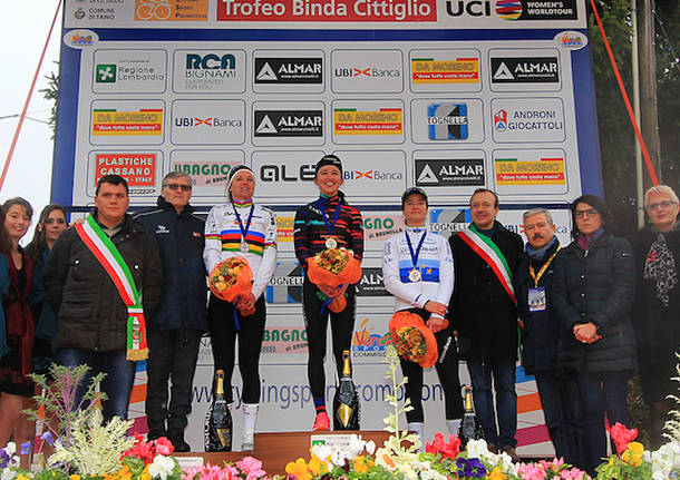 podio trofeo binda ciclismo 2018