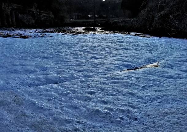 schiuma fiume olona fagnano marzo 2018