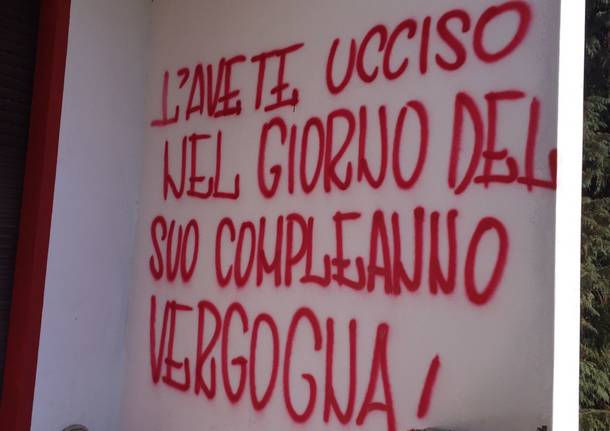 Scritte rosse al Franco Ossola contro “chi ha fatto morire il Varese”