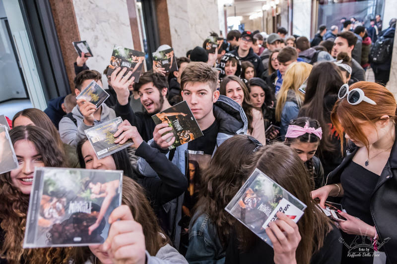 Tedua incontra i fan a Varese Dischi 