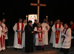 via crucis 2018 busto arsizio monsignor mario delpini