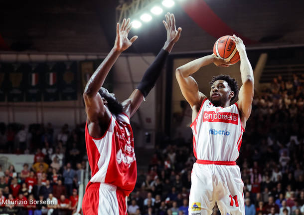 basket pallacanestro varese openjobmetis grissin bon reggio emilia