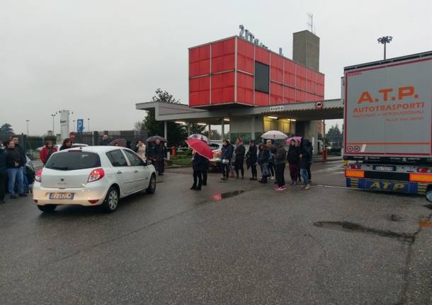 Origgio: 130 posti di lavoro a rischio, presidio in largo Boccioni