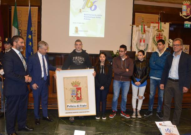 L\'Agenzia Formativa dona un quadro alla Polizia di Varese