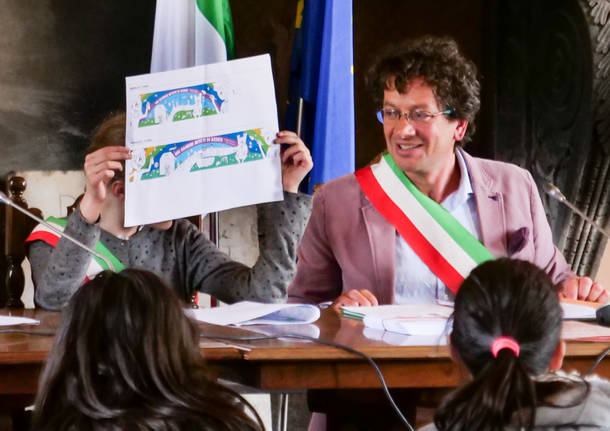 Consiglio comunale dei ragazzi ad Azzate