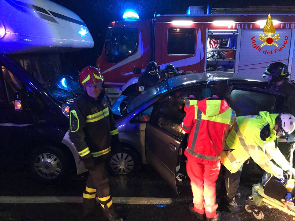 Cunardo - Incidente auto-camper