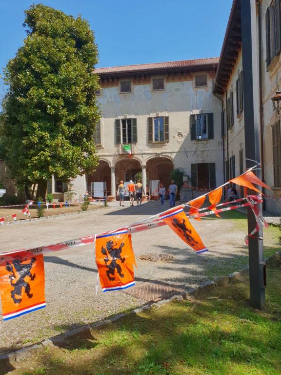 Gli olandesi fanno festa ad Azzate