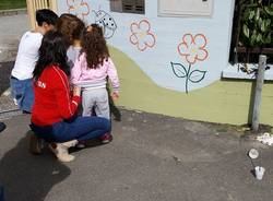 I genitori ripuliscono la scuola