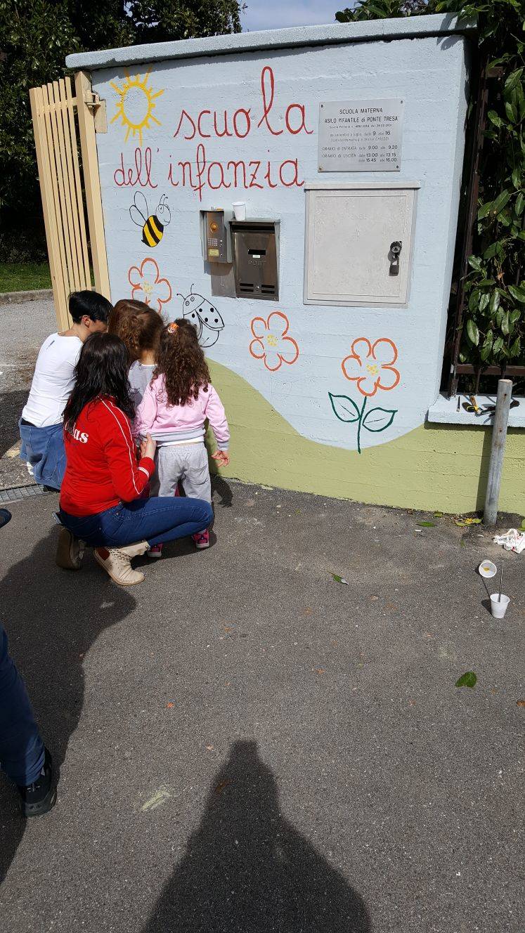 I genitori ripuliscono la scuola