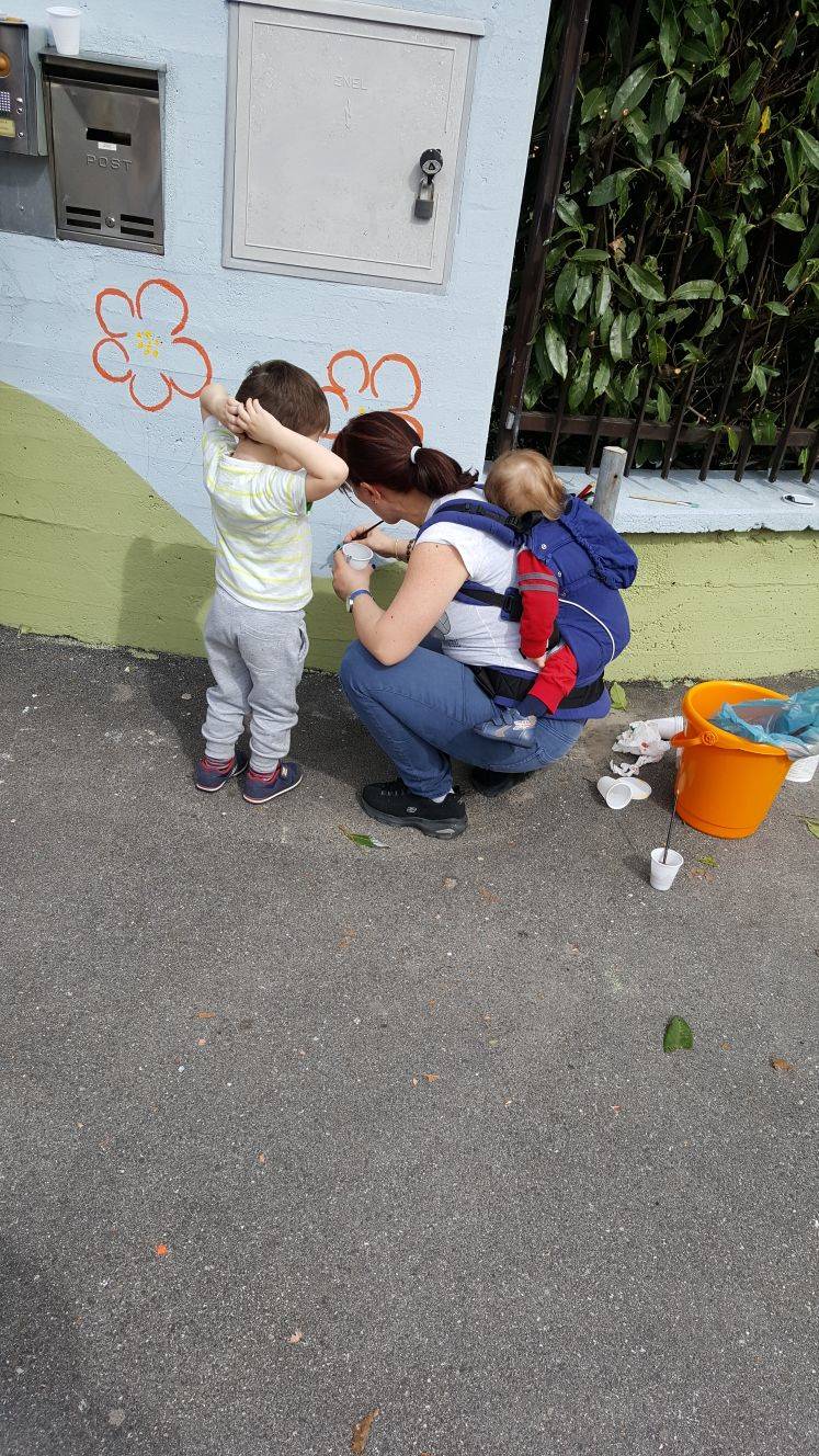 I genitori ripuliscono la scuola