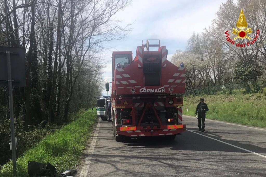 Incidente stradale sp1 gavirate 