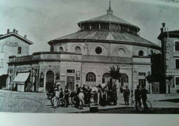 L'edificio del Politeama (Varese) nell'800