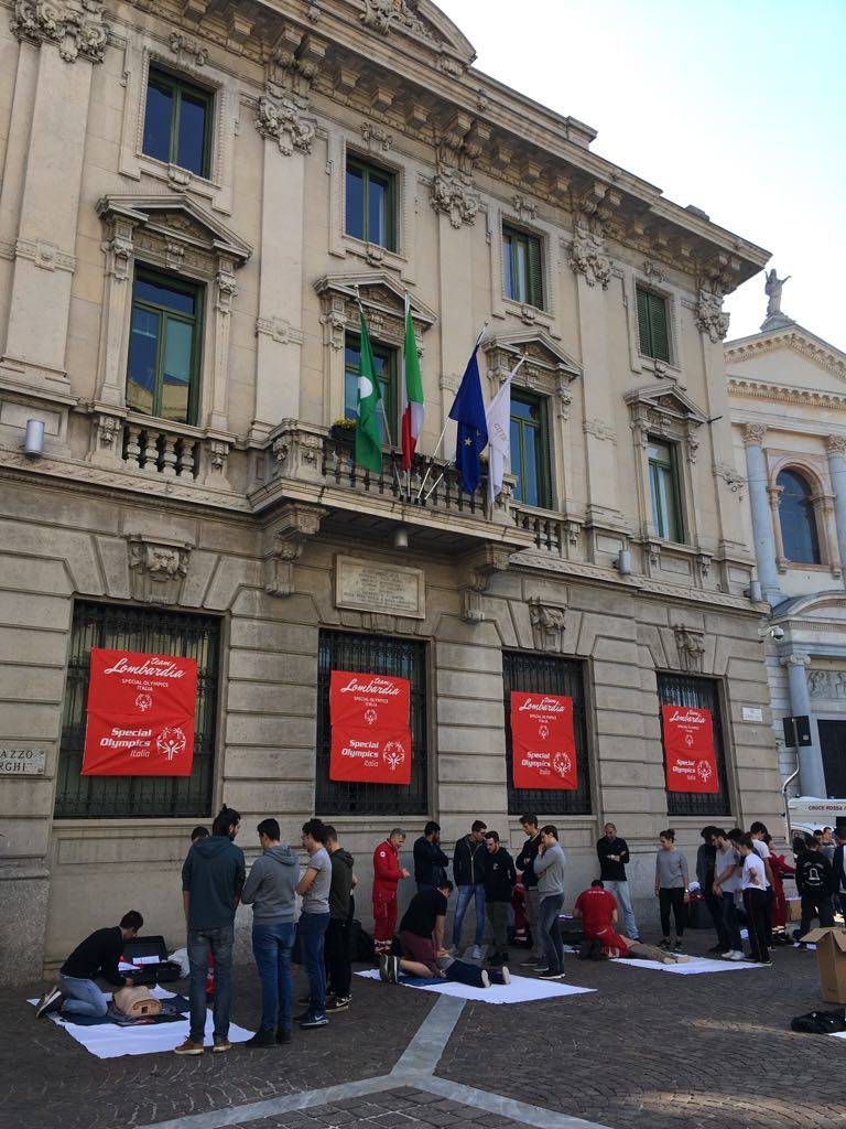 maxi esercitazione per le scuole sulla rianimazione