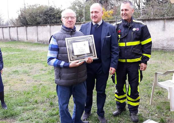 Un premio ai volontari anziani della Protezione Civile