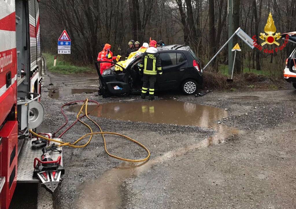 scontro incidente Vergiate 4 aprile 2018