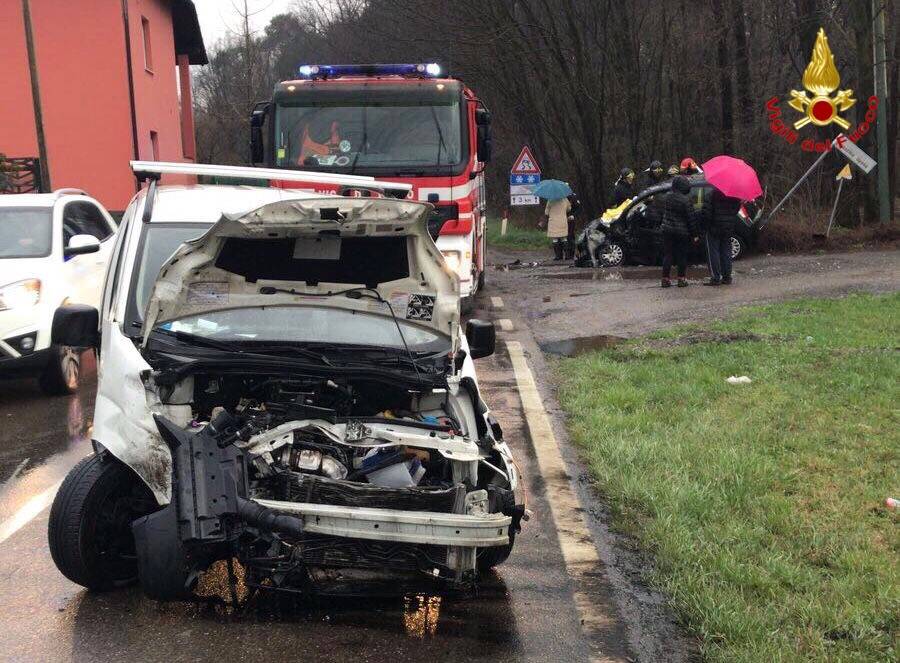 scontro incidente Vergiate 4 aprile 2018