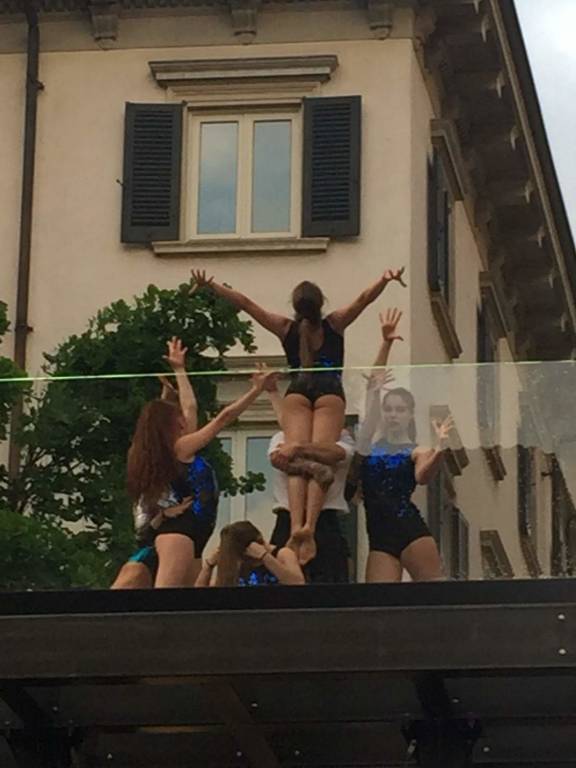 Arte dei corpi tra le esibizioni di chiusura della Glass Emotion bridge