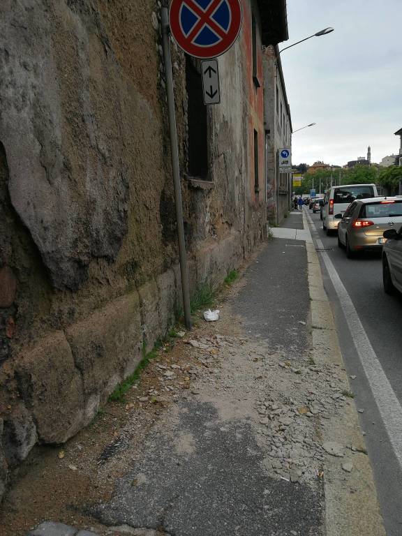 Calcinacci in via Carcano a Varese