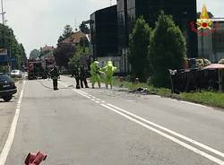 Camion con sostanze chimiche ribaltato sulla Varesina