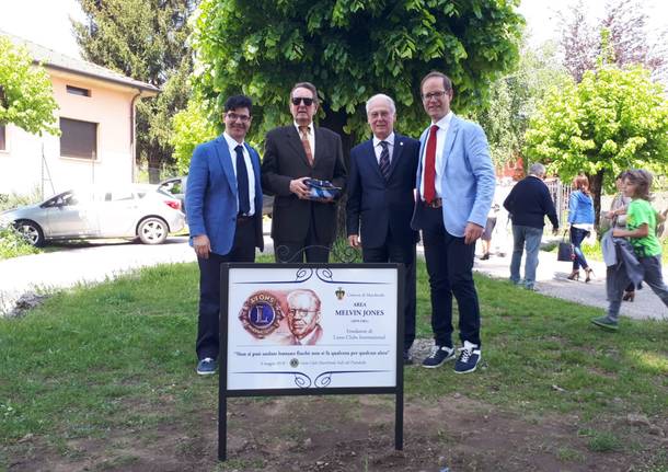 Nuovo parco e defibrillatore