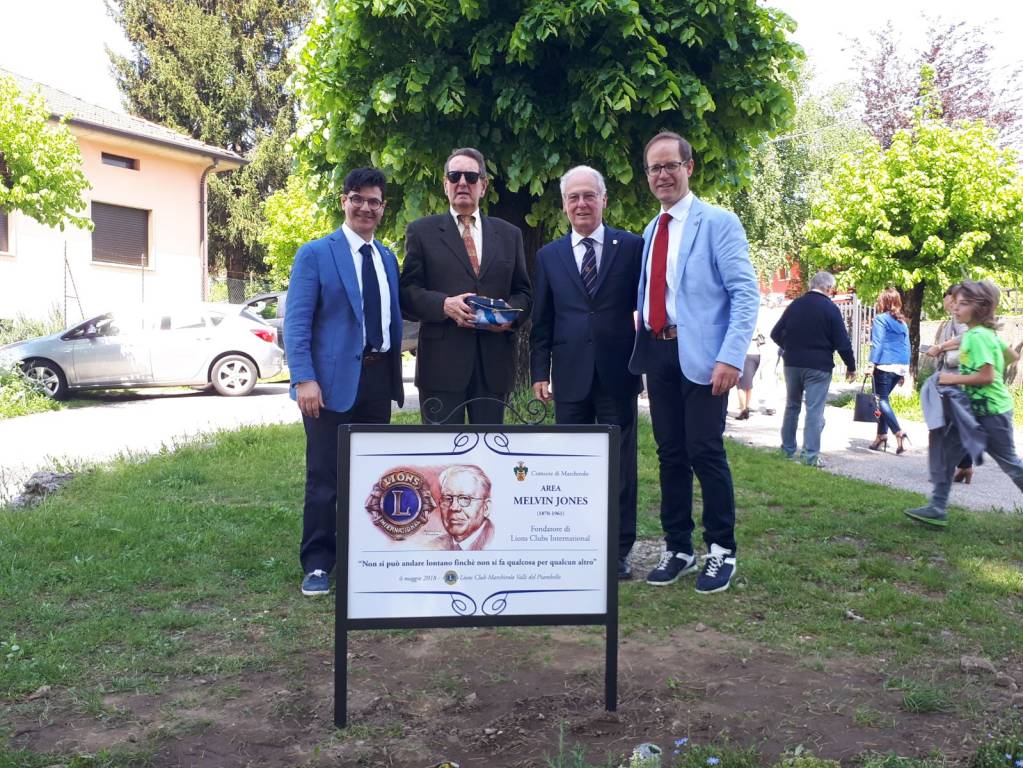 Nuovo parco e defibrillatore