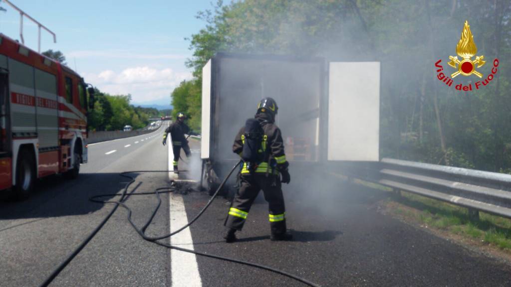 incendio furgone A8 Arsago Seprio 