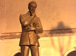 statua monumento aldo moro maglie lecce