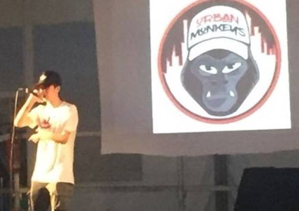 urban monkeys  on stage talent show maggio 2018