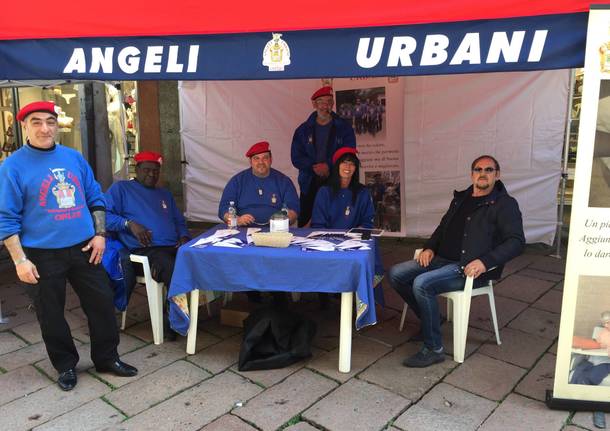 VareseSolidale: i banchetti in corso Matteotti
