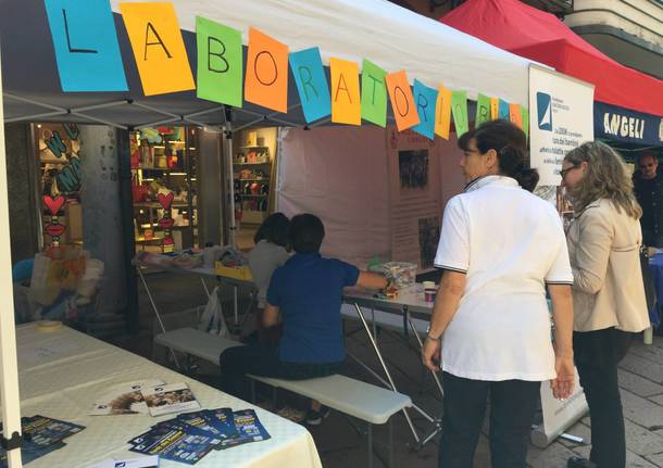 VareseSolidale: i banchetti in corso Matteotti