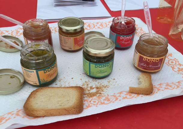 VareseSolidale: i banchetti in corso Matteotti