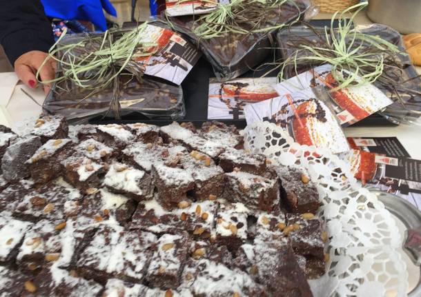 VareseSolidale: i banchetti in corso Matteotti