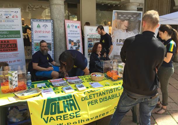 VareseSolidale: i banchetti in corso Matteotti