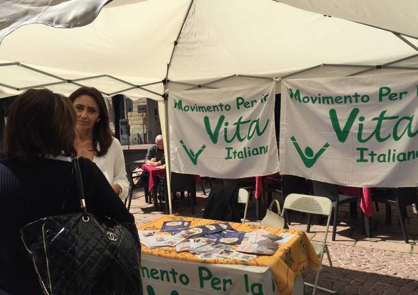 VareseSolidale: i banchetti in corso Matteotti