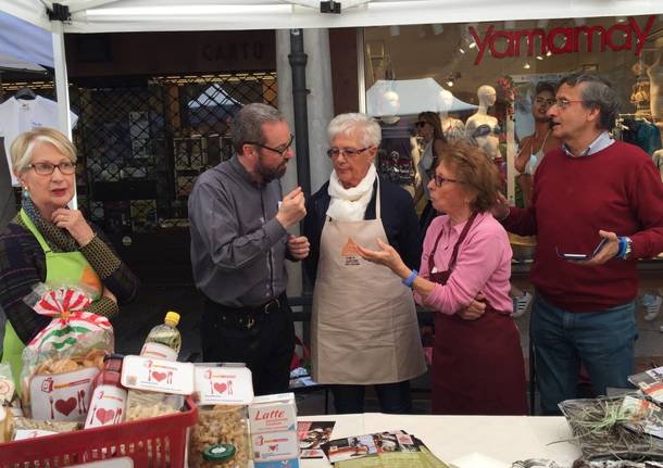 VareseSolidale: i banchetti in corso Matteotti