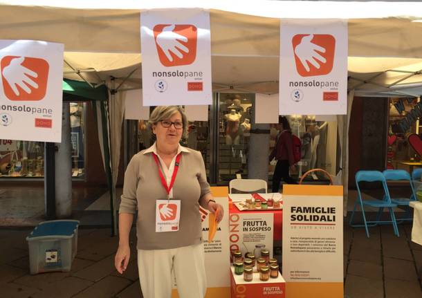 VareseSolidale: i banchetti in corso Matteotti