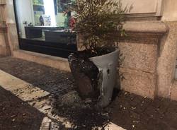 Vasone bruciato via Manzoni 