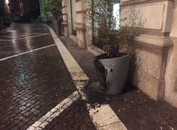 Vasone bruciato via Manzoni 