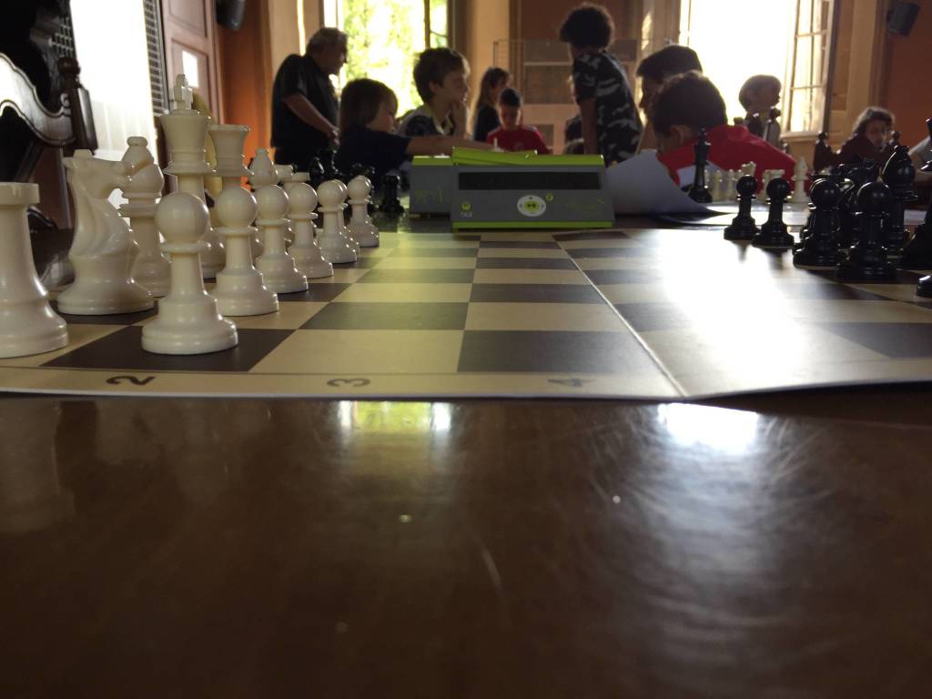 Azzate, inaugurazione della scacchiera "gigante"