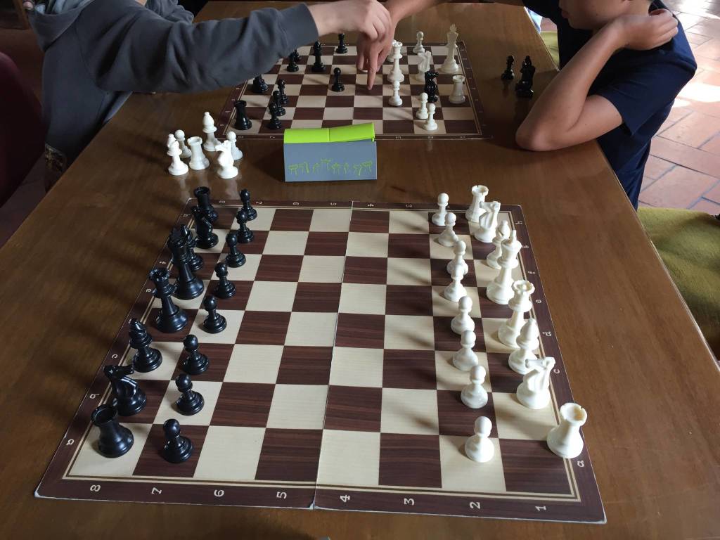 Azzate, inaugurazione della scacchiera "gigante"