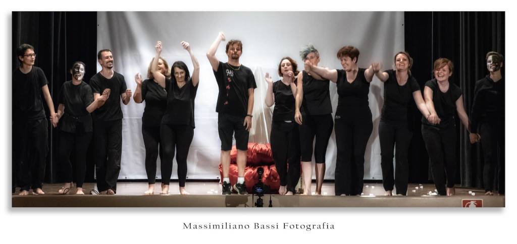 Besnate, Spettacolo Oplà