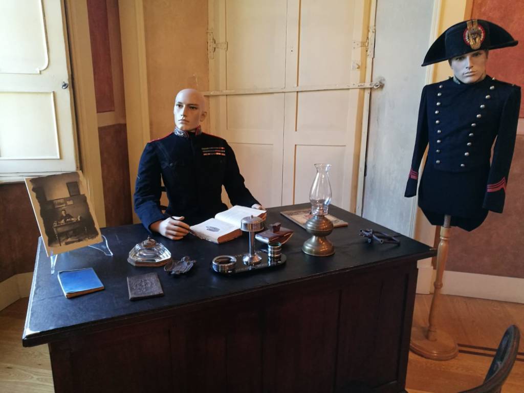 Defibrillatore donato ai carabinieri