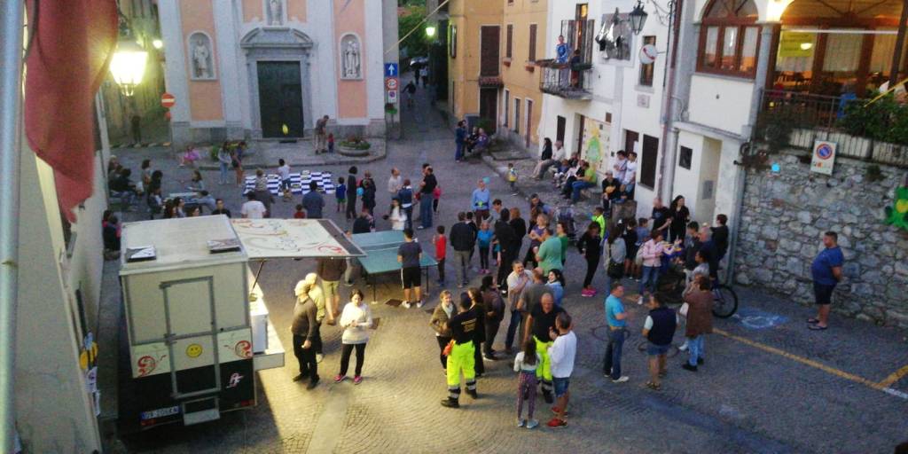 Arriva il gelato, la piazza si anima