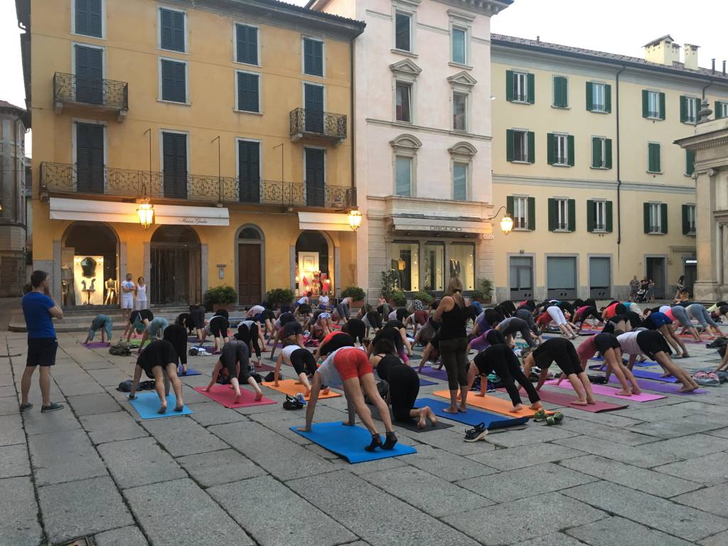 Yoga in Piazza San Vittore